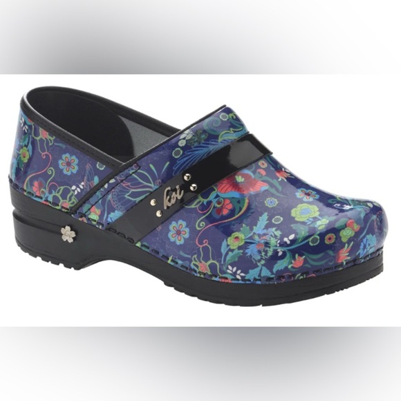 Sanita Ladies Patent Leather Clog,  Black/Navy w/a floral Firefly Pattern SZ 38 - Picture 1 of 8